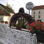 Moulin De La Fleuristerie Bed & Breakfast